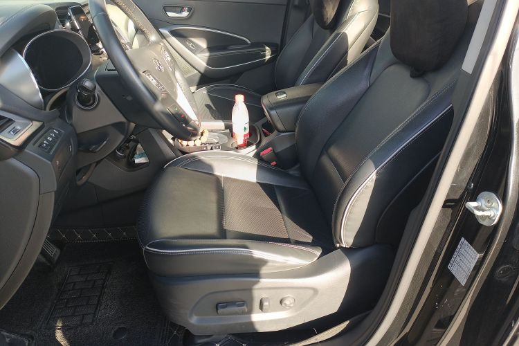 现代 胜达 2017款 2.0T 自动四驱智能型 7座中控内饰19