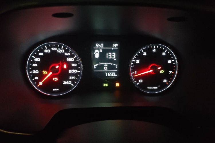 荣威RX5 2018款 20T 两驱手动互联网智尊版中控内饰14