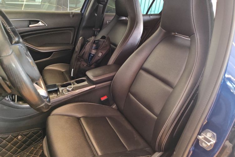 奔驰GLA 2018款 GLA 200 动感型局部细节19