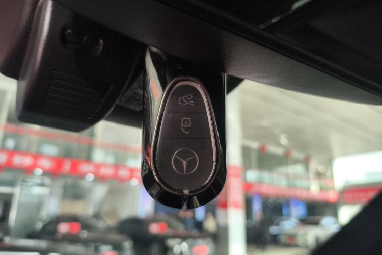 奔驰GLC 2024款 GLC 260 L 4MATIC 豪华型 5座中控内饰11