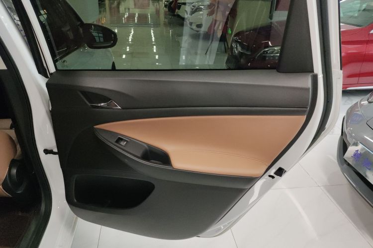 别克GL6 2021款 323T 轻混动互联豪华型中控内饰45