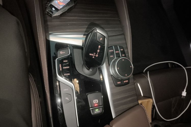 宝马5系新能源 2019款 改款 530Le 豪华套装中控内饰18