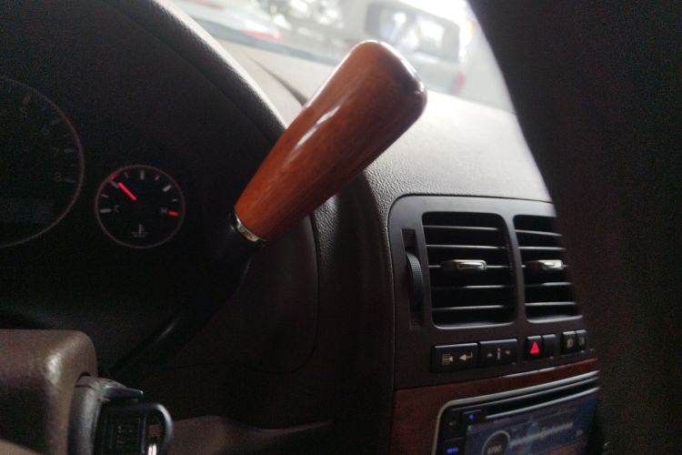 别克GL8 2014款 2.4L 经典版中控内饰18