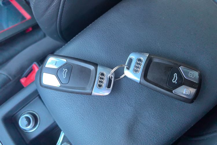 奥迪A4L 2018款 30周年年型 40 TFSI 时尚型中控内饰11