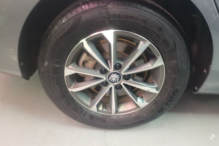 比亚迪 秦PLUS 2023款 冠军版 DM-i 55KM领先型车身外观6003