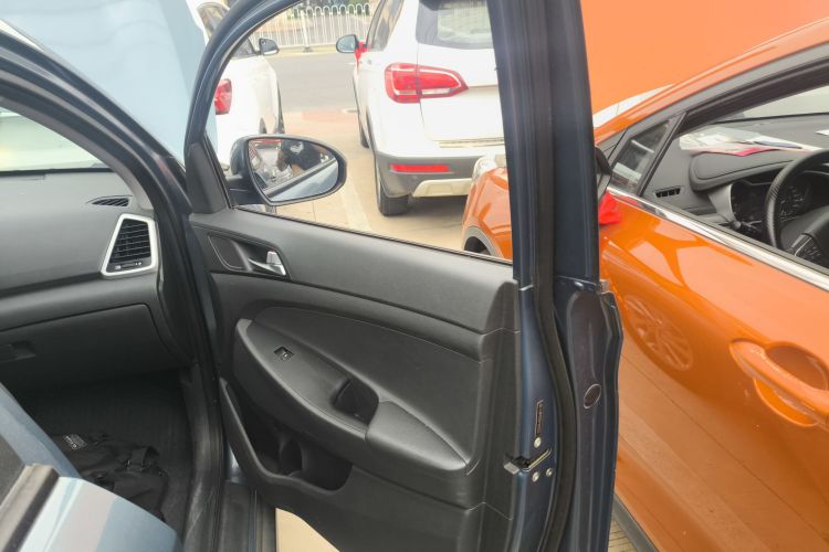 现代 途胜 2015款 1.6T 双离合两驱舒适型中控内饰7005