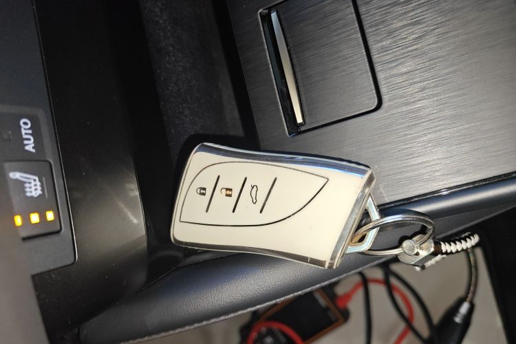 雷克萨斯ES 2023款 200 卓越版中控内饰11