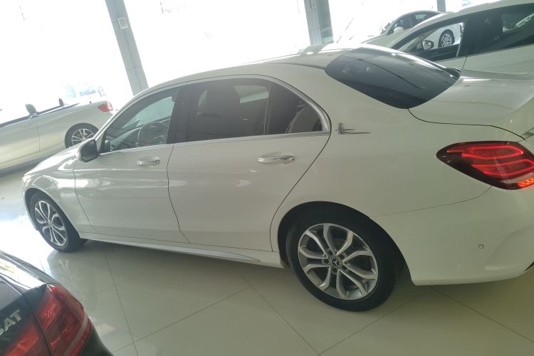 奔驰C级 2018款 C 180 L 时尚型运动版车身外观4