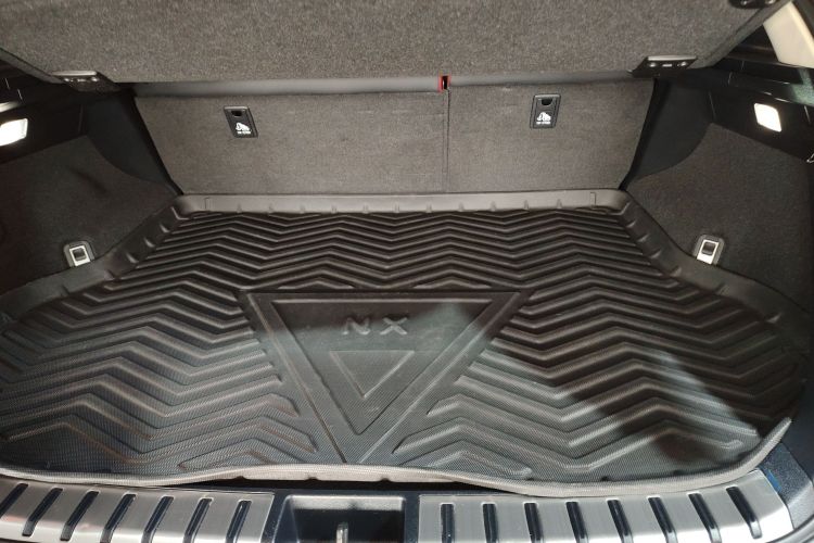 雷克萨斯NX 2018款 300 前驱 锋行版机舱底盘23