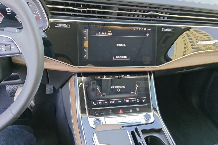 奥迪Q7 2023款 55 TFSI quattro S 尊贵型中控内饰16