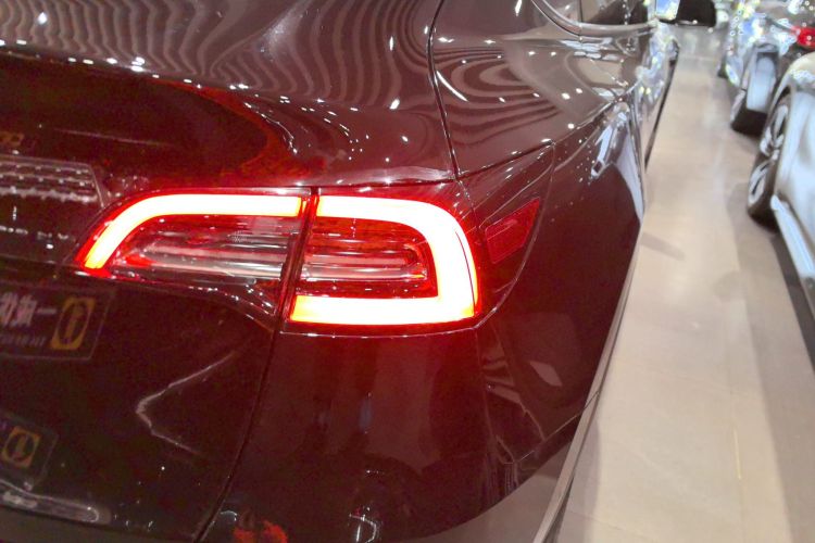 特斯拉 Model Y 2022款 改款 后轮驱动版车身外观6006