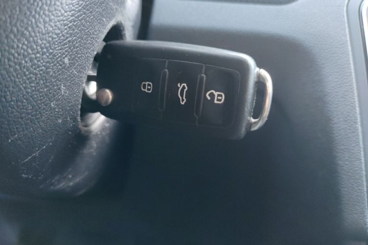 大众 捷达 2017款 1.4L 手动时尚型中控内饰11