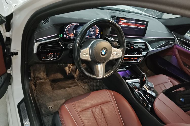 宝马5系 2022款 改款二 525Li M运动套装中控内饰12