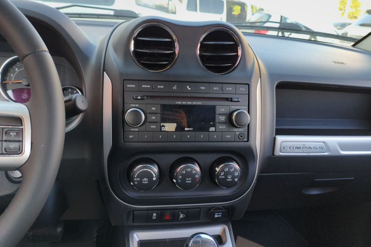 Jeep 指南者(进口) 2014款 改款 2.4L 四驱舒适版局部细节16