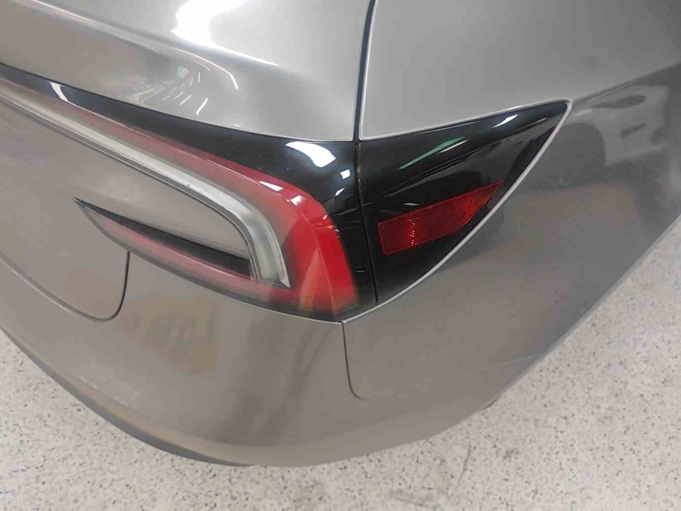 特斯拉 Model 3 2023款 后轮驱动版(2)