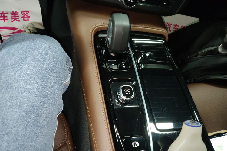 沃尔沃S90新能源 2025款 插电式混动 四驱长续航智逸豪华版中控内饰18