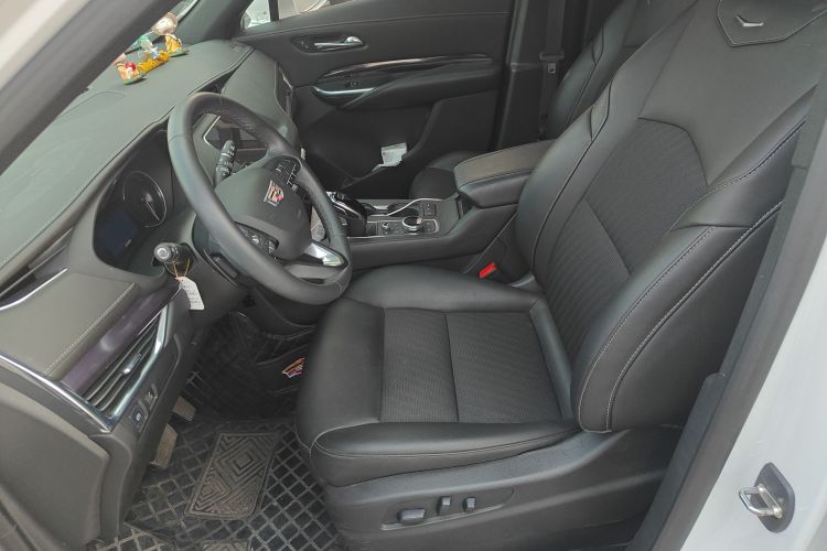 凯迪拉克XT4 2021款 28T 两驱技术型中控内饰19