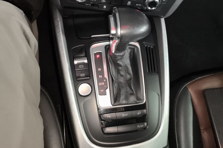 奥迪Q5 2016款 40 TFSI 技术型中控内饰18