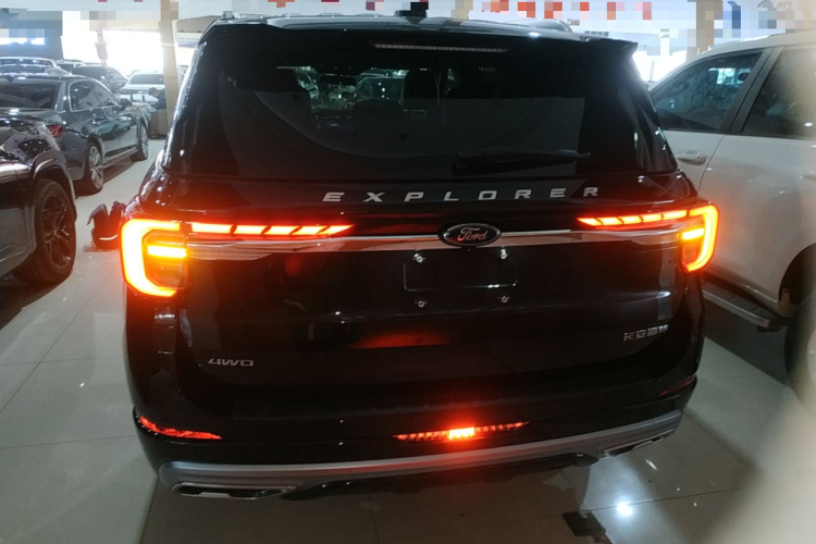 福特 探险者 2025款 2.3T EcoBoost 四驱穿越版 5座车身外观6004
