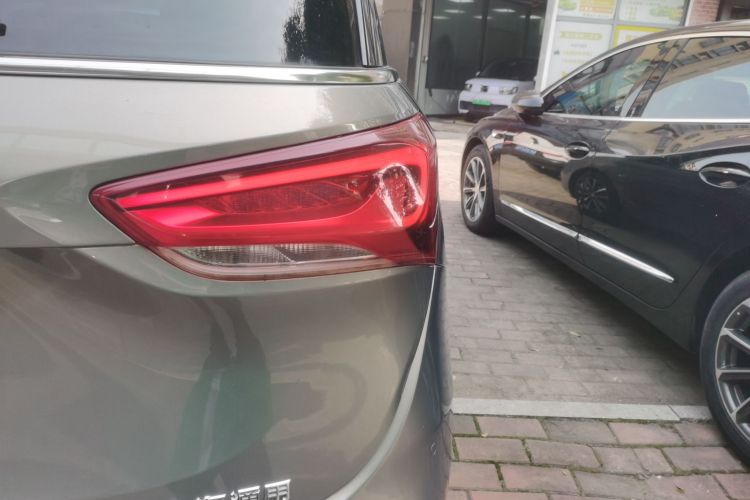 别克GL6 2019款 18T 6座互联尊贵型 国VI车身外观9