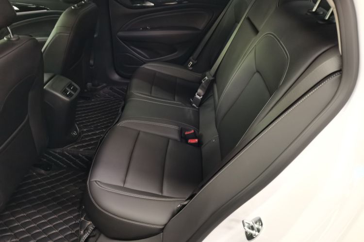 别克 君威 2024款 改款 25T 超享版中控内饰21