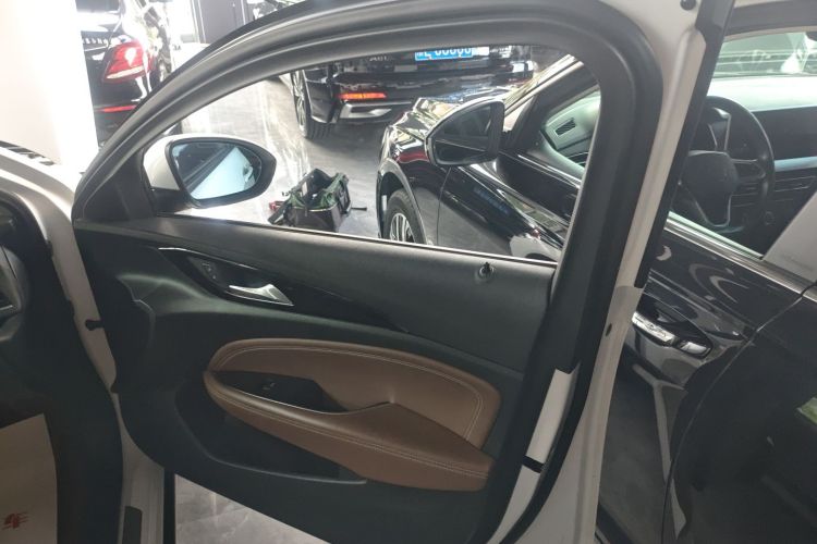 别克 君威 2020款 552T 豪华型中控内饰42