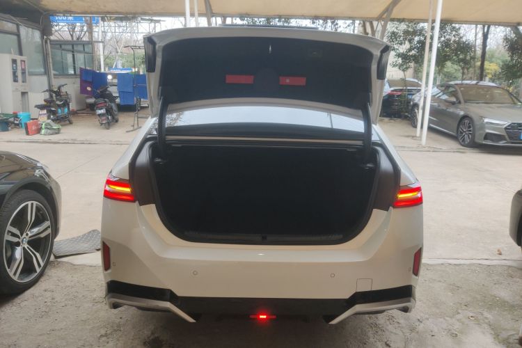 宝马5系 2024款 525Li M运动套装机舱底盘23