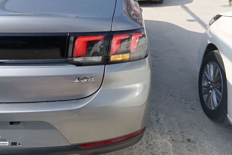 标致308 2016款 1.6L 手动时尚版车身外观9