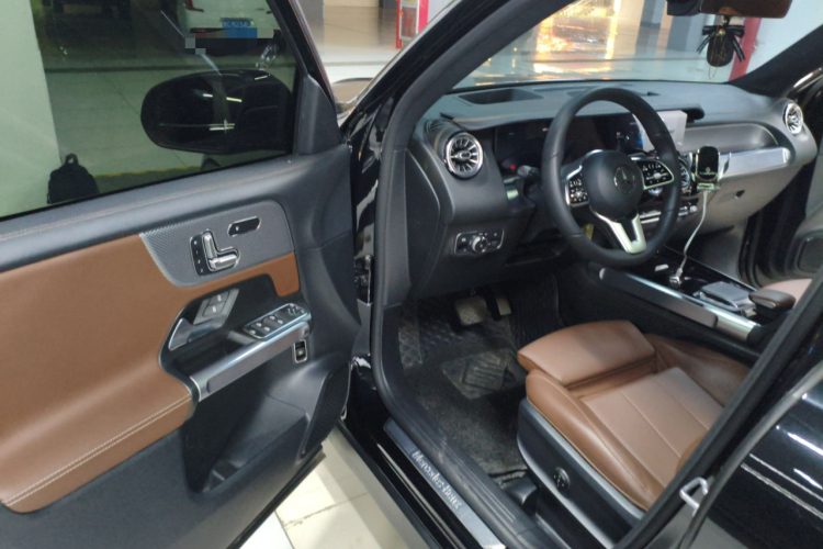 奔驰GLB 2021款 GLB 200 时尚型中控内饰20