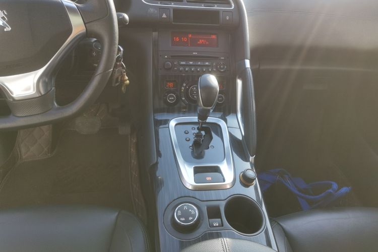 标致3008 2015款 1.6THP 自动潮流版中控内饰18