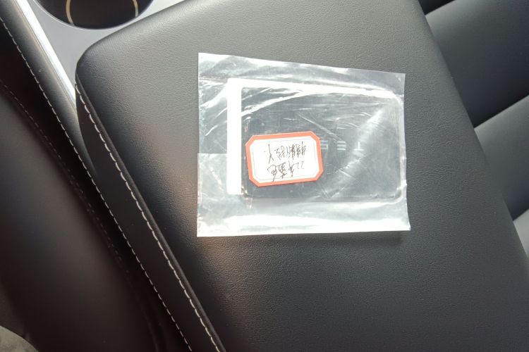 特斯拉 Model Y 2022款 改款 后轮驱动版中控内饰7001