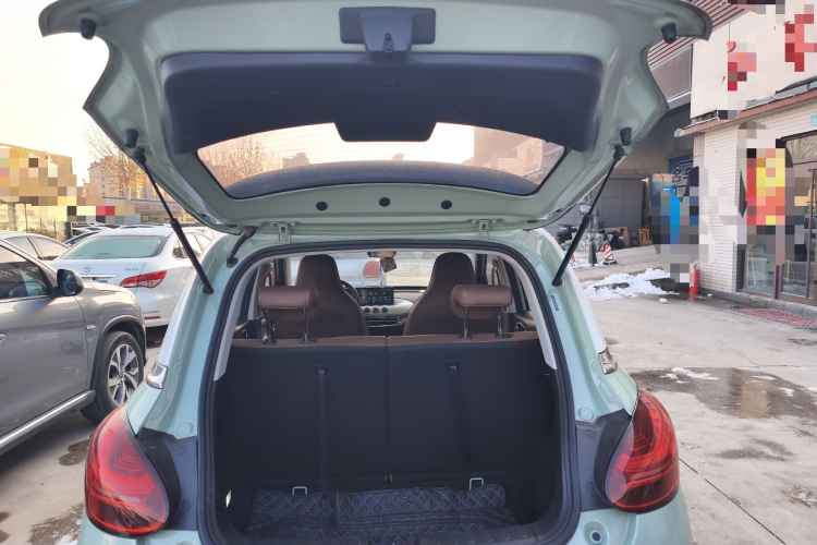 五菱汽车 五菱缤果 2023款 333km 悦享款机舱底盘23