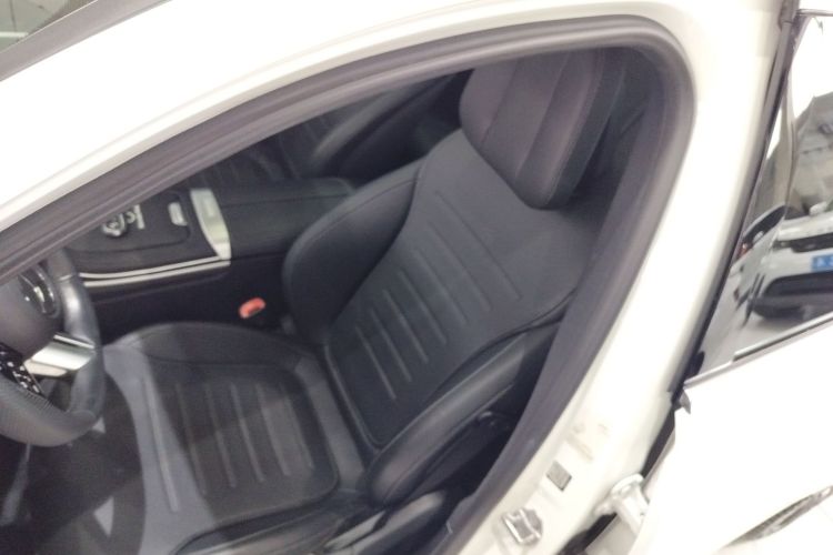 奔驰C级 2023款 C 260 L 运动版中控内饰19