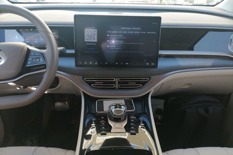 腾势D9 2022款 DM-i 970 四驱旗舰型中控内饰16