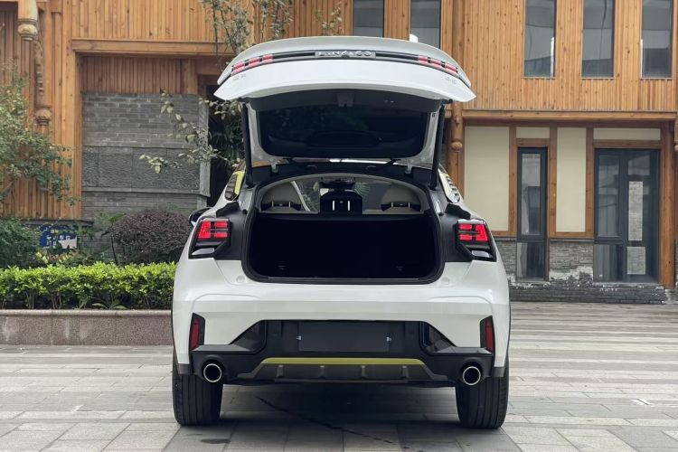 领克05 2020款 2.0TD 两驱耀Halo机舱底盘23