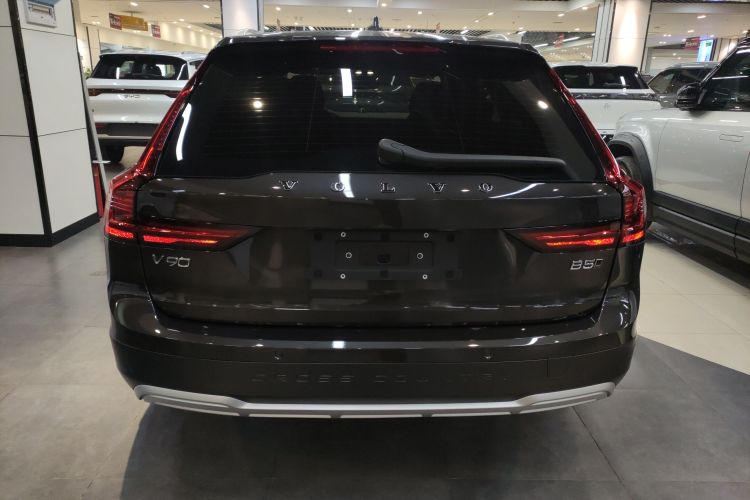 沃尔沃V90 2024款 Cross Country B5 AWD 智尊版车身外观6