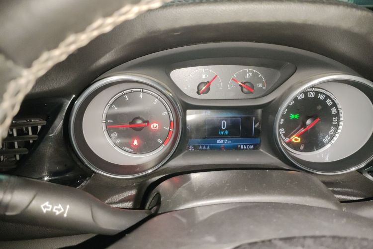 别克 君威 2017款 20T 精英型中控内饰14