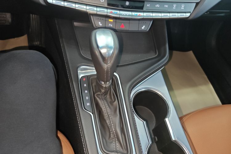 凯迪拉克CT4 2021款 28T 豪华型中控内饰18