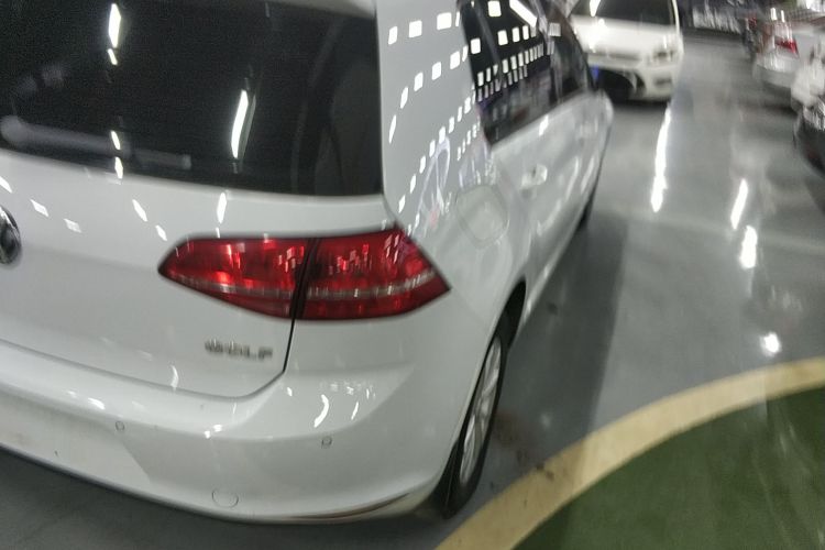 大众 高尔夫 2015款 1.6L 自动时尚型车身外观9