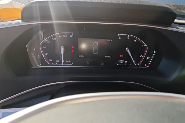 上汽大通MAXUS 新途V80 2025款 PRO傲运通 2.0T 手动长轴超低顶 6/7/8/9座中控内饰14