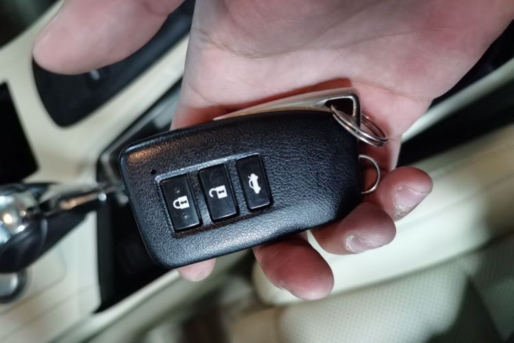 雷克萨斯ES 2014款 250 精英版中控内饰11