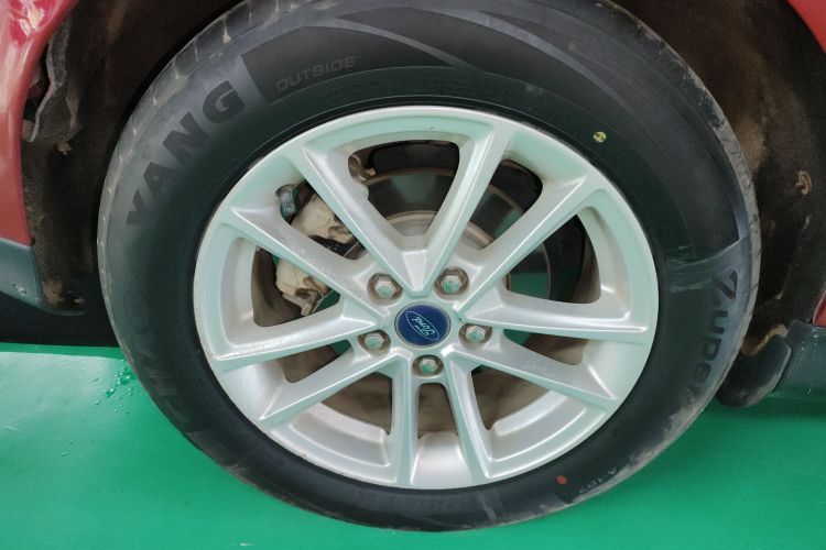 福特 福克斯 2017款 两厢 1.6L 自动风尚型智行版车身外观56