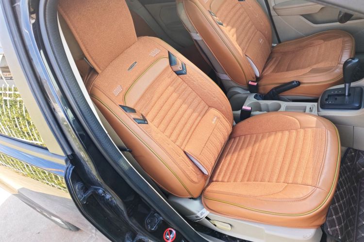 福特 福克斯 2013款 三厢经典 1.8L 自动基本型局部细节41