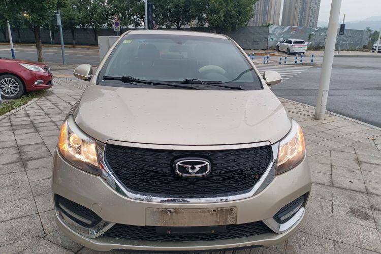 凯翼E3 2018款 1.5L 手动尊贵型车身外观2