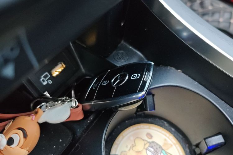 奔驰E级 2020款 改款 E 300 L 运动时尚型中控内饰11