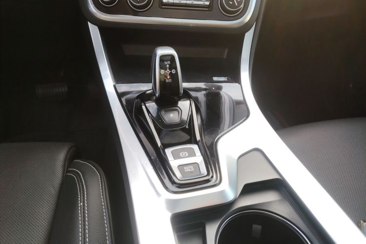 领克01 2019款 2.0T 两驱型Pro版 国V中控内饰18