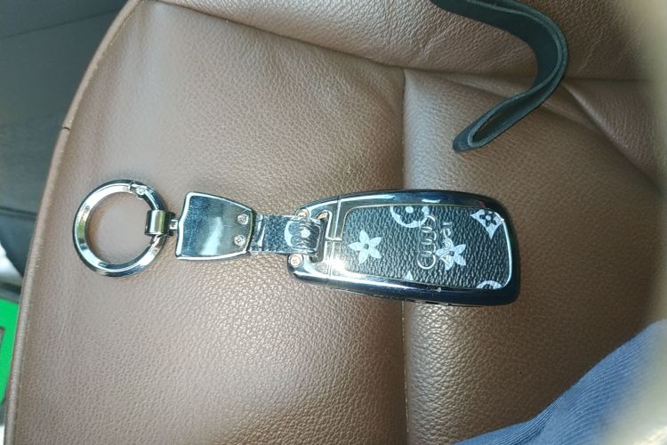 奥迪Q3 2017款 35 TFSI quattro 全时四驱风尚型中控内饰7001