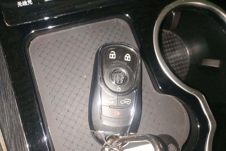 别克GL8 2022款 陆上公务舱 652T 尊贵型中控内饰11