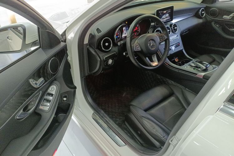 奔驰C级 2018款 C 180 L 动感型运动版中控内饰7003