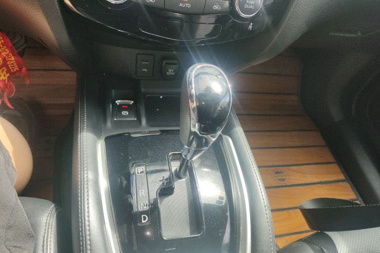 日产 奇骏 2019款 2.0L CVT智联舒适版 2WD中控内饰18